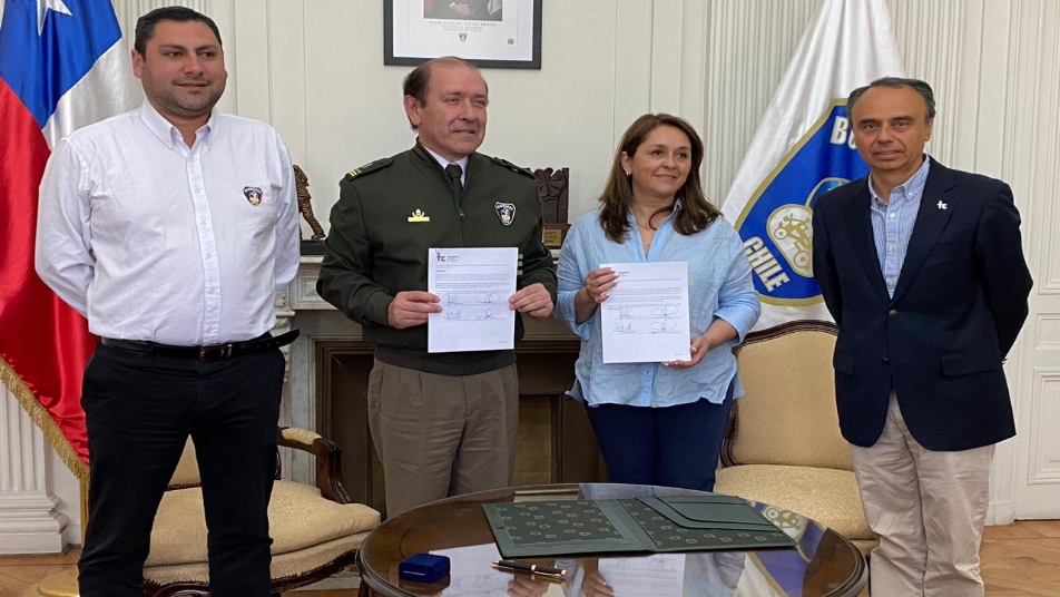 Bomberos de Chile y Funeraria del Hogar de Cristo firman nuevo convenio